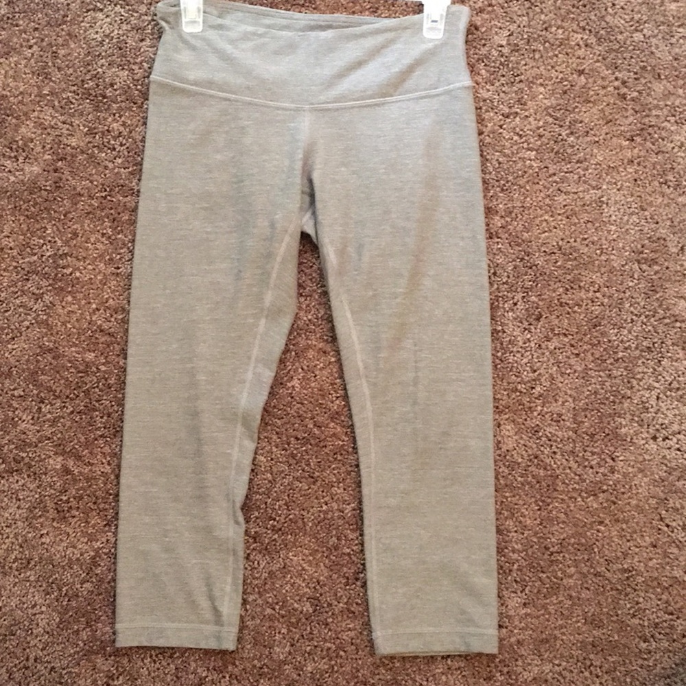 24 HOUR SALE!! LULULEMON wunder under crop tights