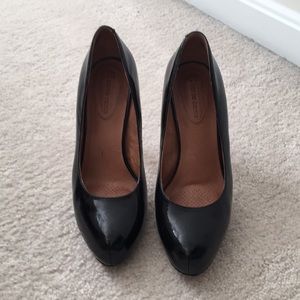 Comfortable Corso Como black patent pumps