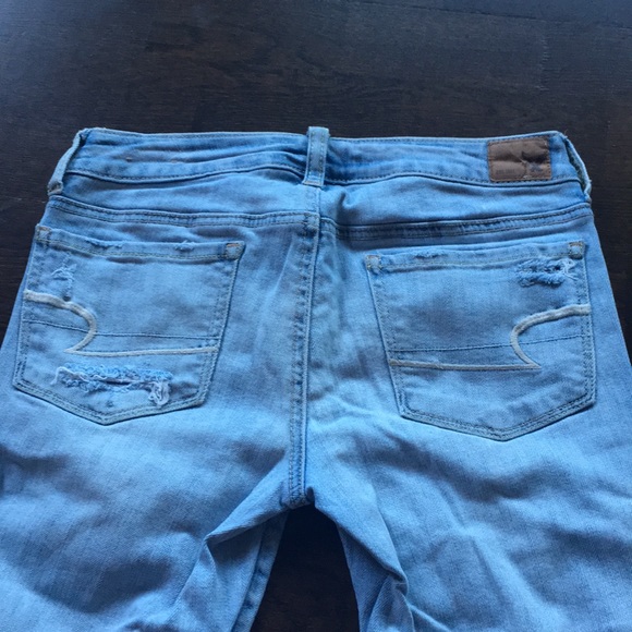 American eagle light wash ripped jeans - Picture 3 of 4