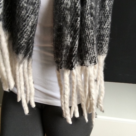 NWT Chunky Oversized Soft ScarF - Picture 3 of 5