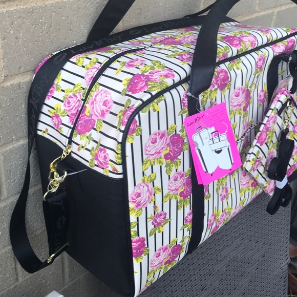 ❌sold❌Betsey Johnson travel bag and Crossbody - Picture 3 of 4