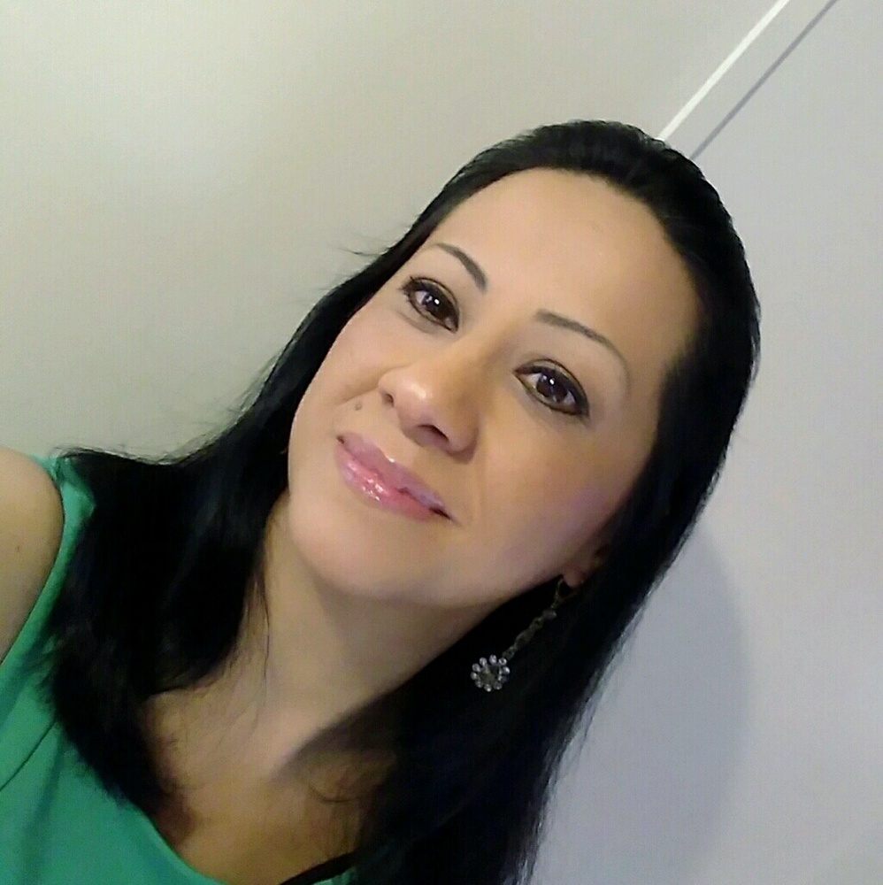 Meet your Posher, Evelia