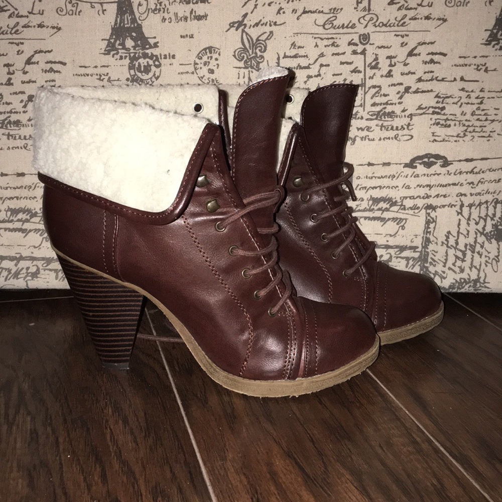 Brown boots with fleece lining