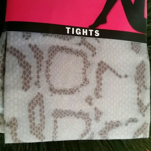 ❤FREE WITH PURCHASEGrey Snakeskin Patterned Tights - Picture 4 of 8