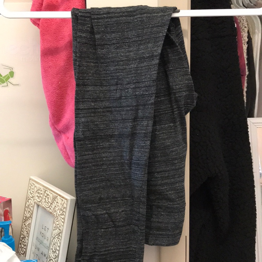 Women’s Talula (Aritzia) Grey Striped Leggings