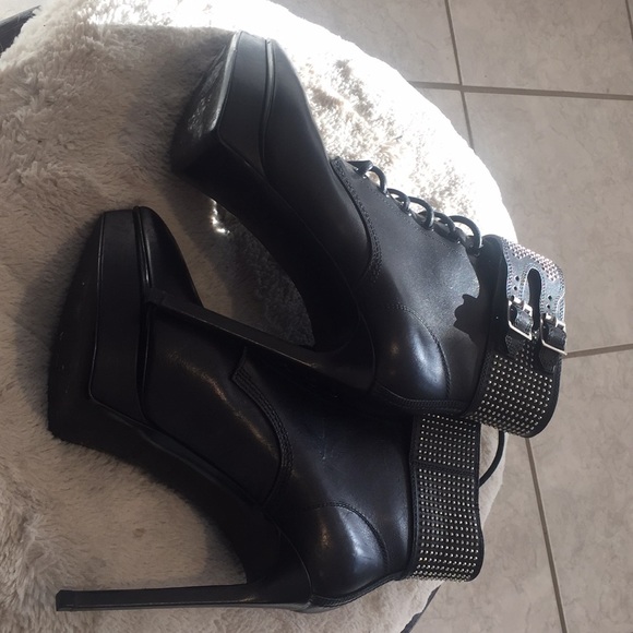 Saint Laurent studded boots - Picture 8 of 8