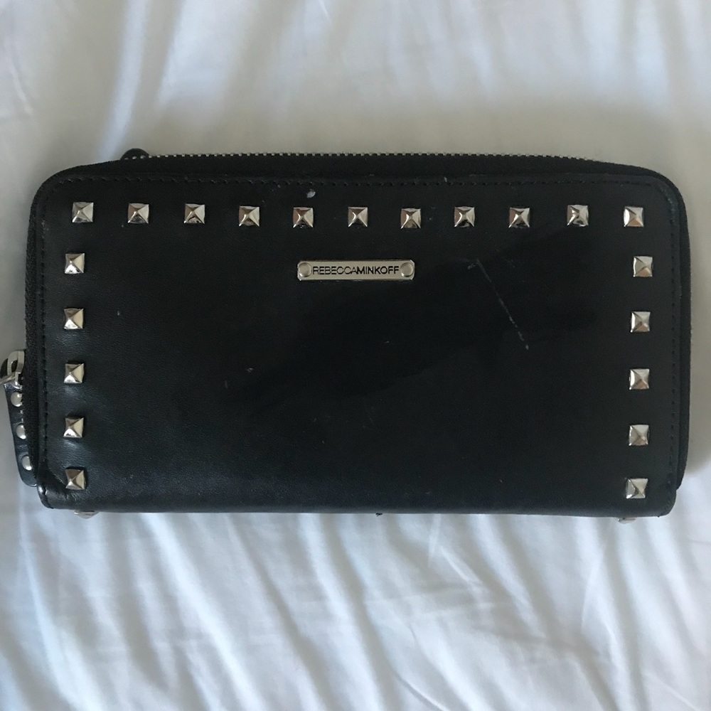 CHIC AND STURDY BLACK REBECCA MINKOFF WALLET