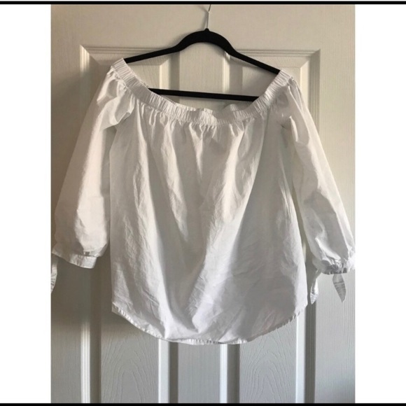 A&F white off the shoulder top - Picture 1 of 3