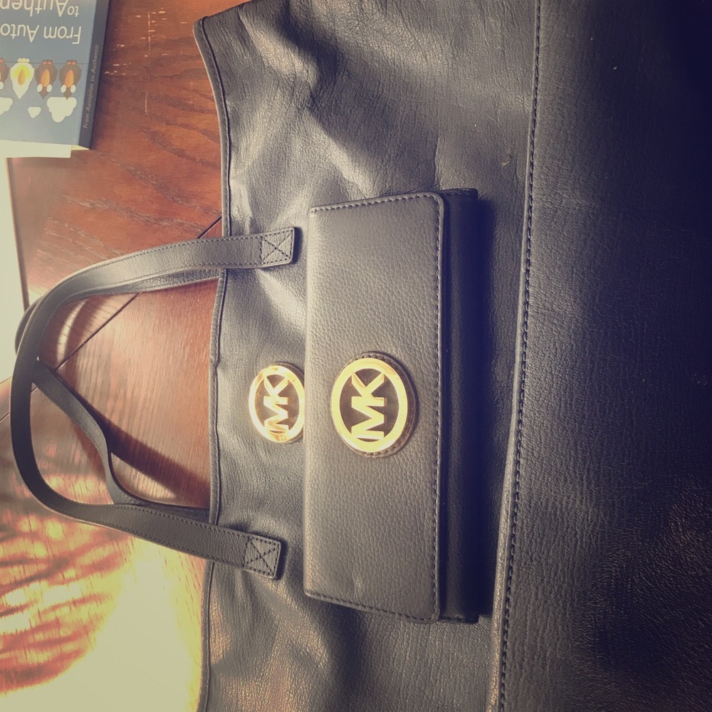 Michael Kors Jet Set bag / Matching Wallet in Navy