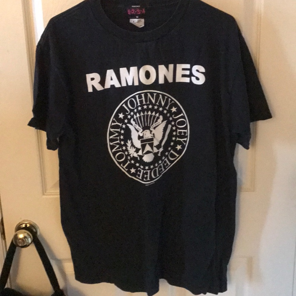 ๐ฆ๐SOLD. Ramones Tshirt size M - Picture 1 of 3