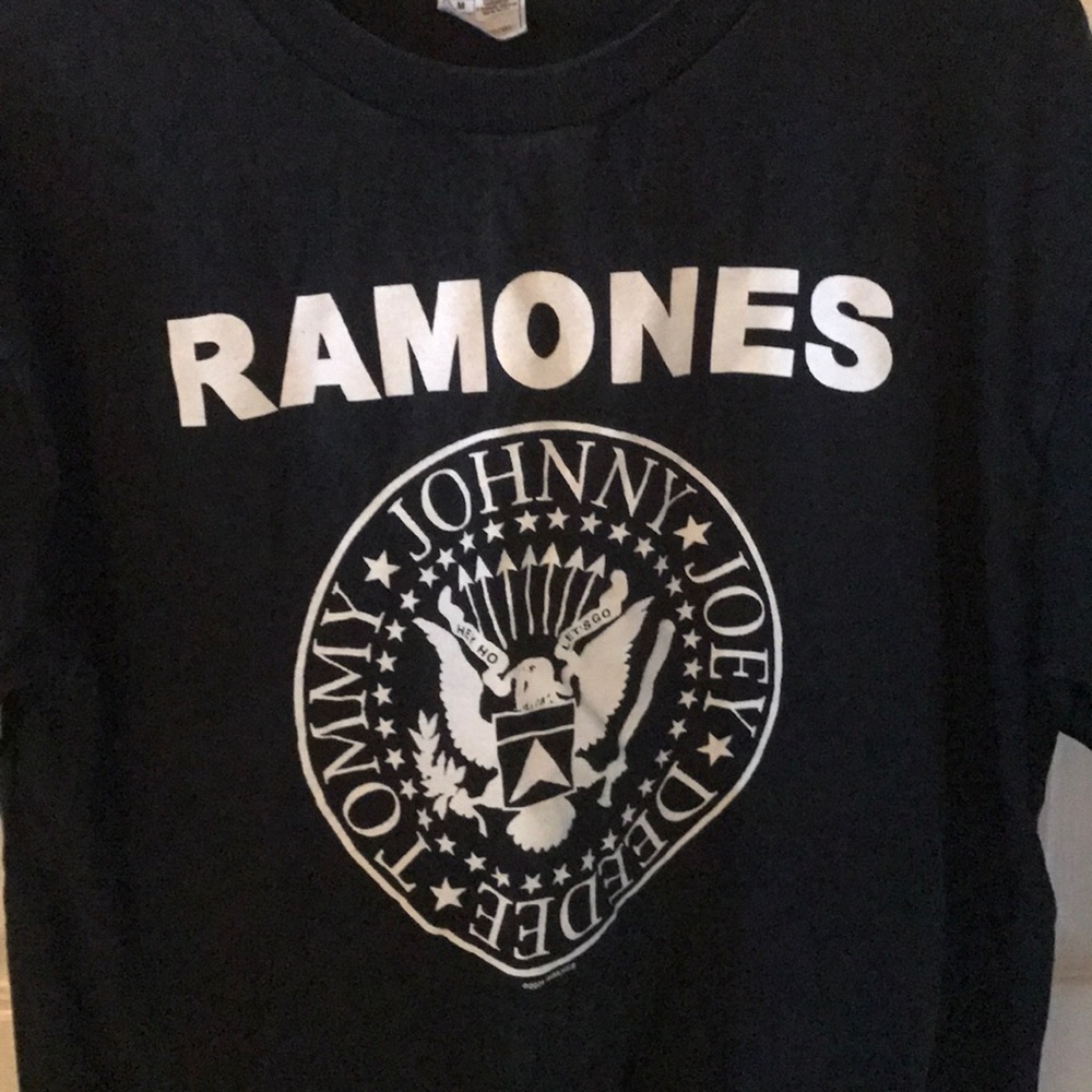 ๐ฆ๐SOLD. Ramones Tshirt size M - Picture 3 of 3