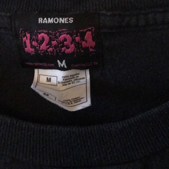 🦈🎈SOLD. Ramones Tshirt size M - Picture 2 of 3
