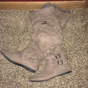Tall slouchy boots