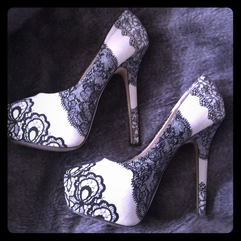 Lace print Steve Madden pumps.