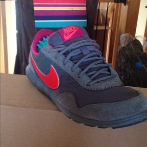 MAKE AN OFFER Nike casual shoes