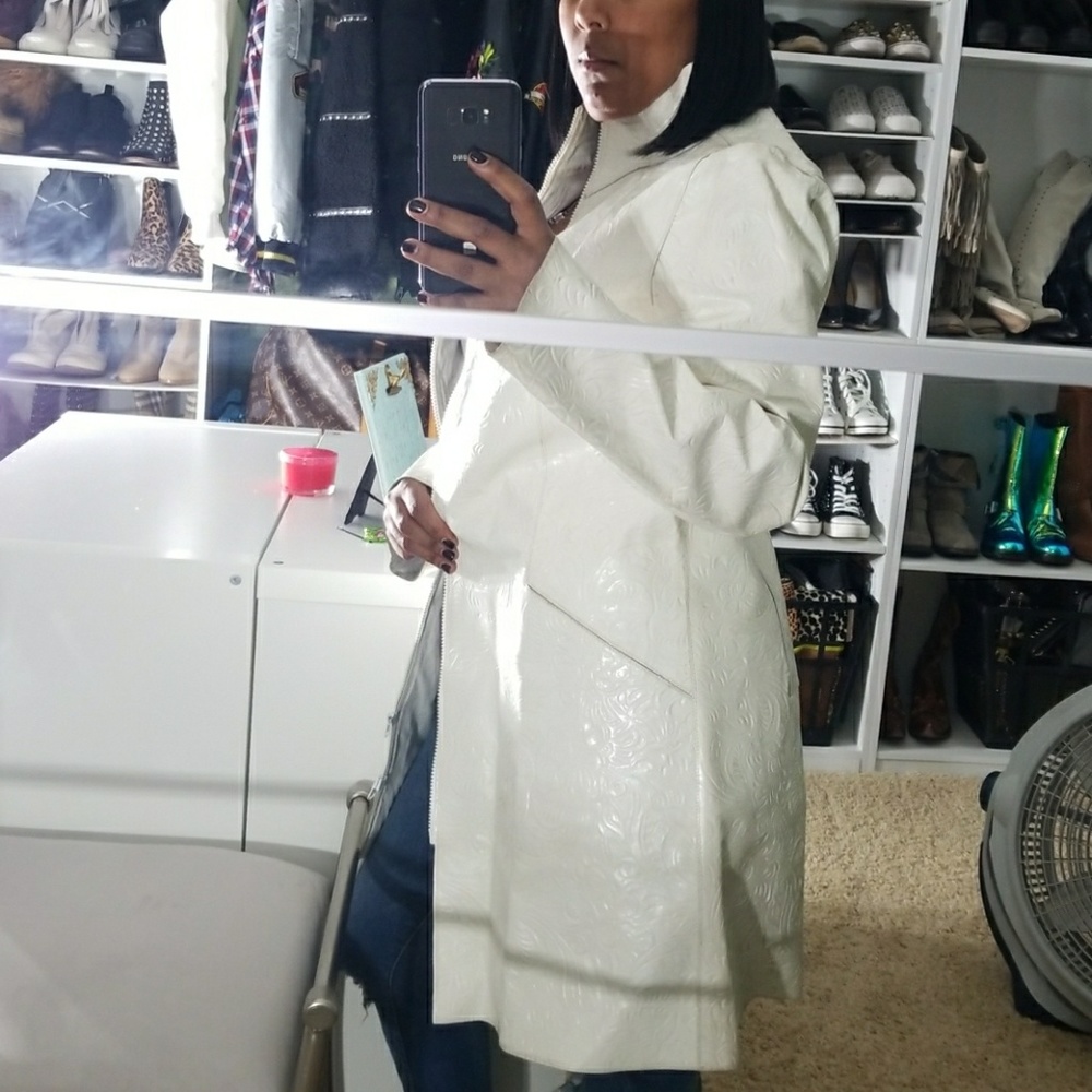 Fendi white jacket with flower design - Picture 3 of 8