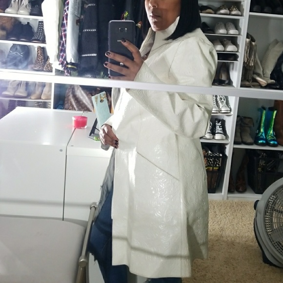 Fendi white jacket with flower design - Picture 3 of 8