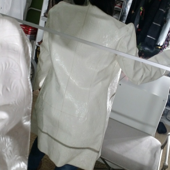 Fendi white jacket with flower design - Picture 4 of 8