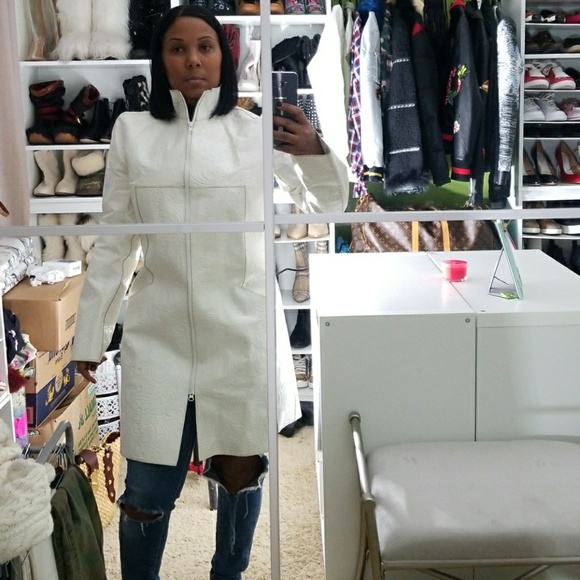 Fendi white jacket with flower design - Picture 7 of 8