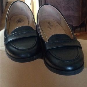 Black loafers size 6w