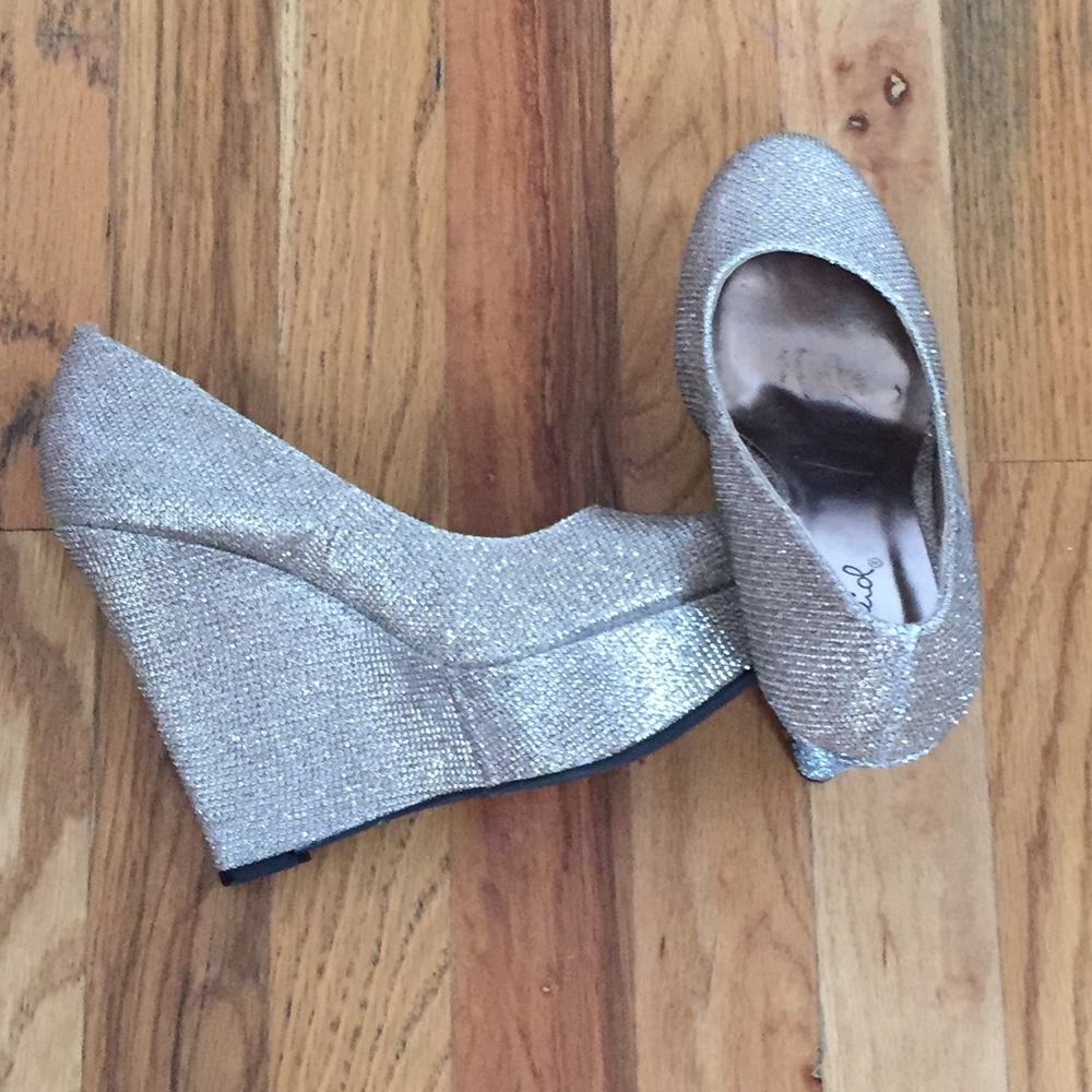 Gold sparkly wedges