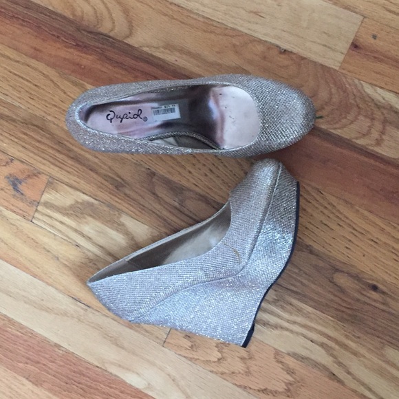 Gold sparkly wedges - Picture 2 of 3