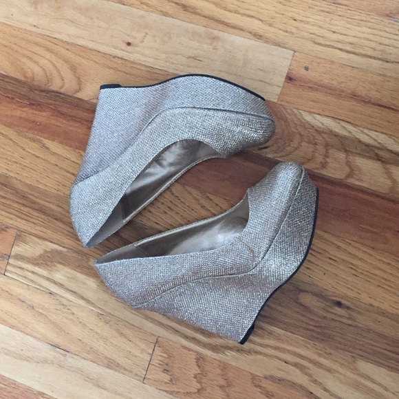 Gold sparkly wedges - Picture 3 of 3