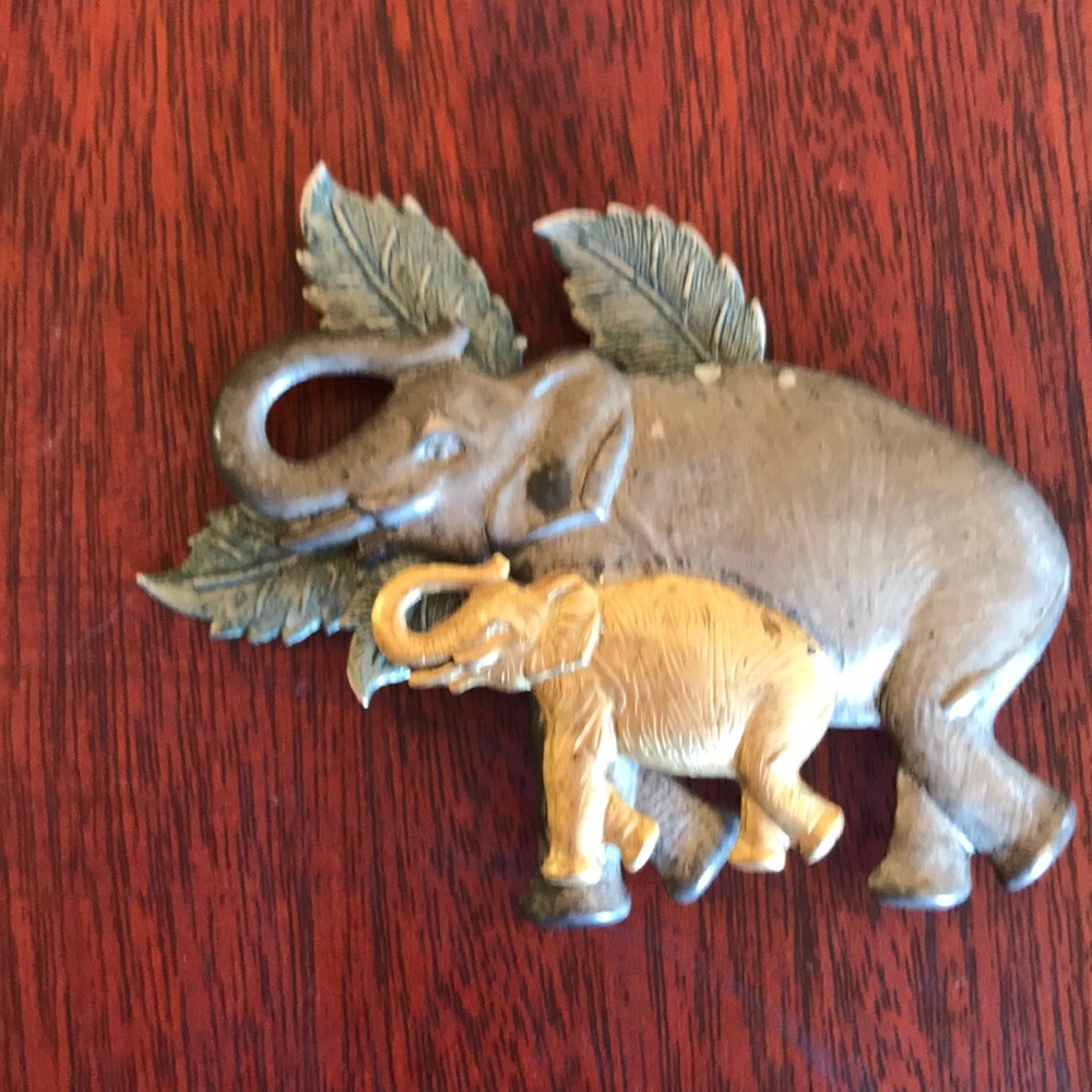 Elephant pin