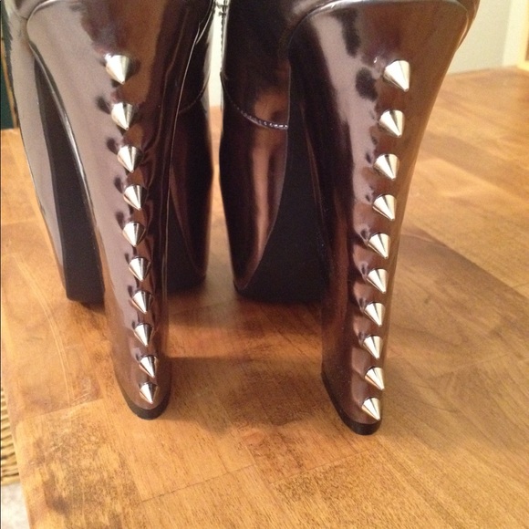 Shiny Gunmetal Spiked Heels - Picture 2 of 4