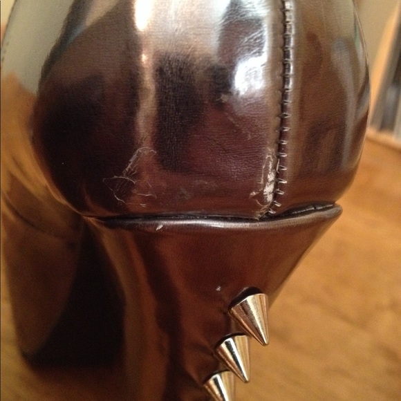 Shiny Gunmetal Spiked Heels - Picture 4 of 4