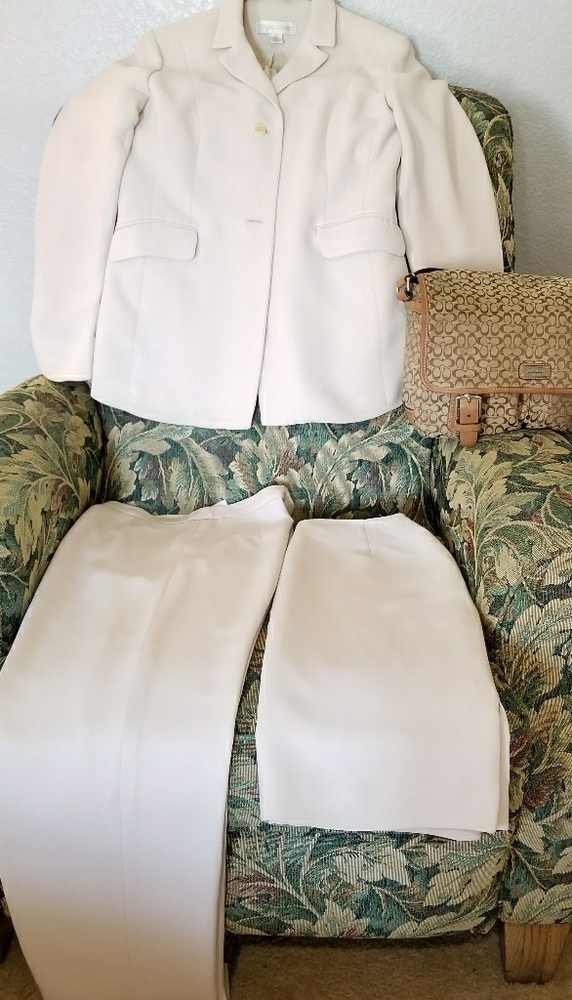 Casual Corner Women's 3 piece Suit