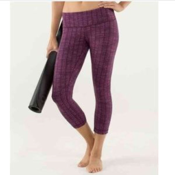 lululemon athletica Pants - LULULEMON WUNDER UNDER CROP LEGGING YOGA PANT