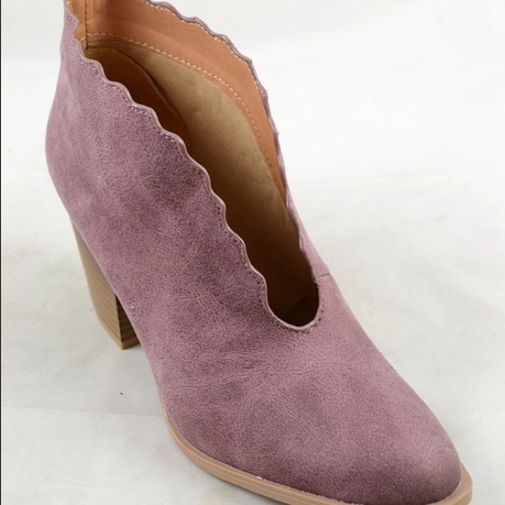 Last pair! Rose distressed booties - Picture 5 of 5