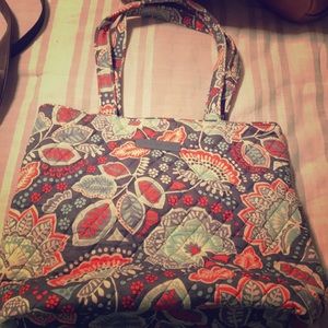 Vera Bradley tote in nomadic floral