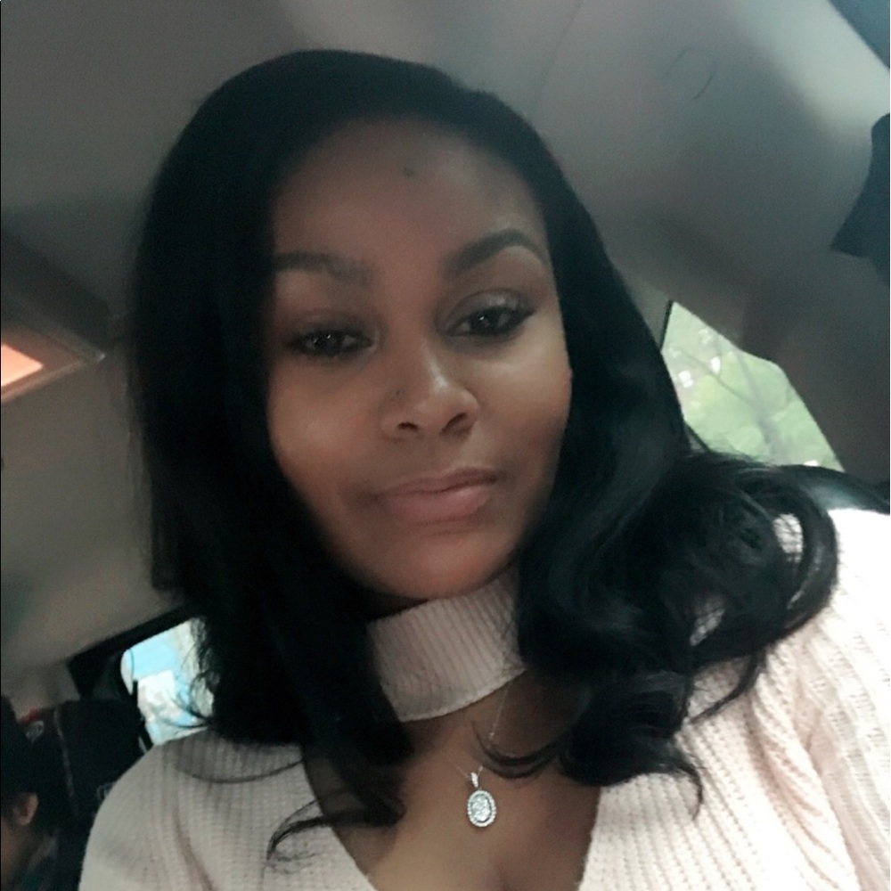 Meet your Posher, Felisha