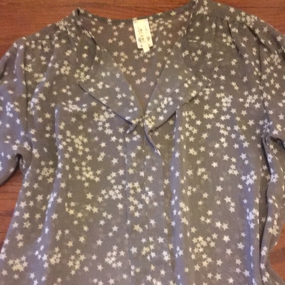 Francesca's Starry Print Blouse - Picture 3 of 7