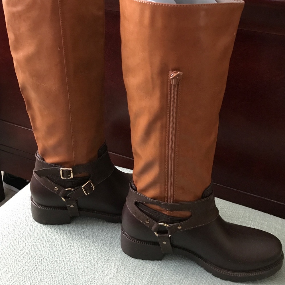 Two toned boots size 8