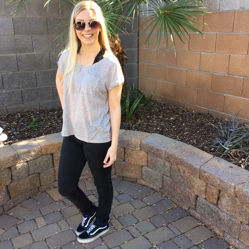 Heather grey pocket tee