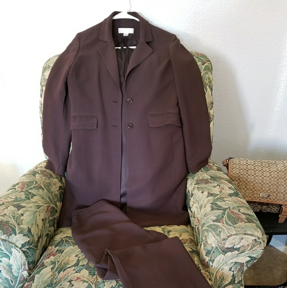 Casual Corner Women's 2 piece Suit