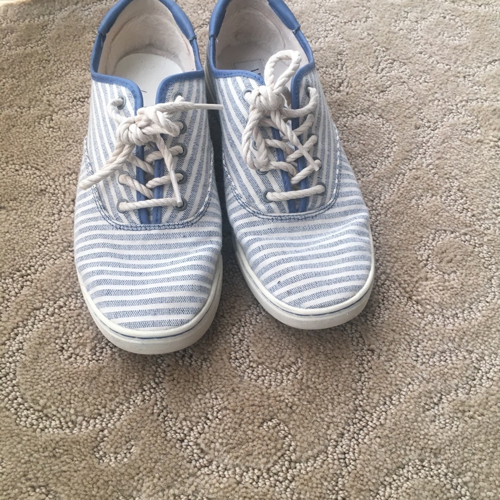 Women’s UGG Tennis Shoes