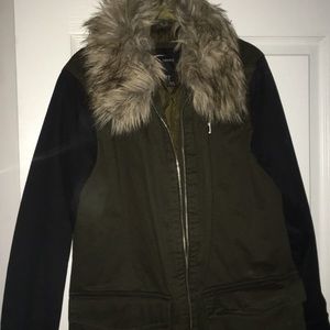 FOREVER 21 Faux fur Coat