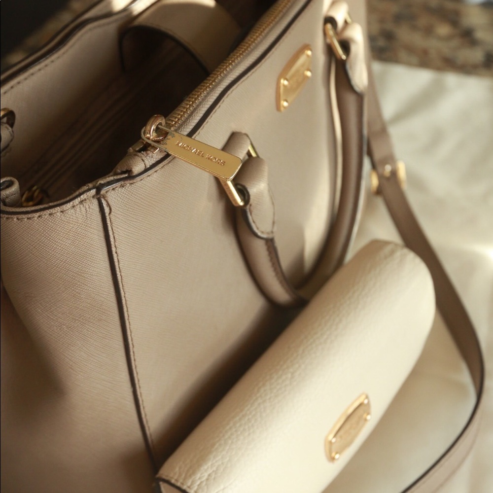 Michael Kors Satchel + Wallet - SOLD - Picture 3 of 5