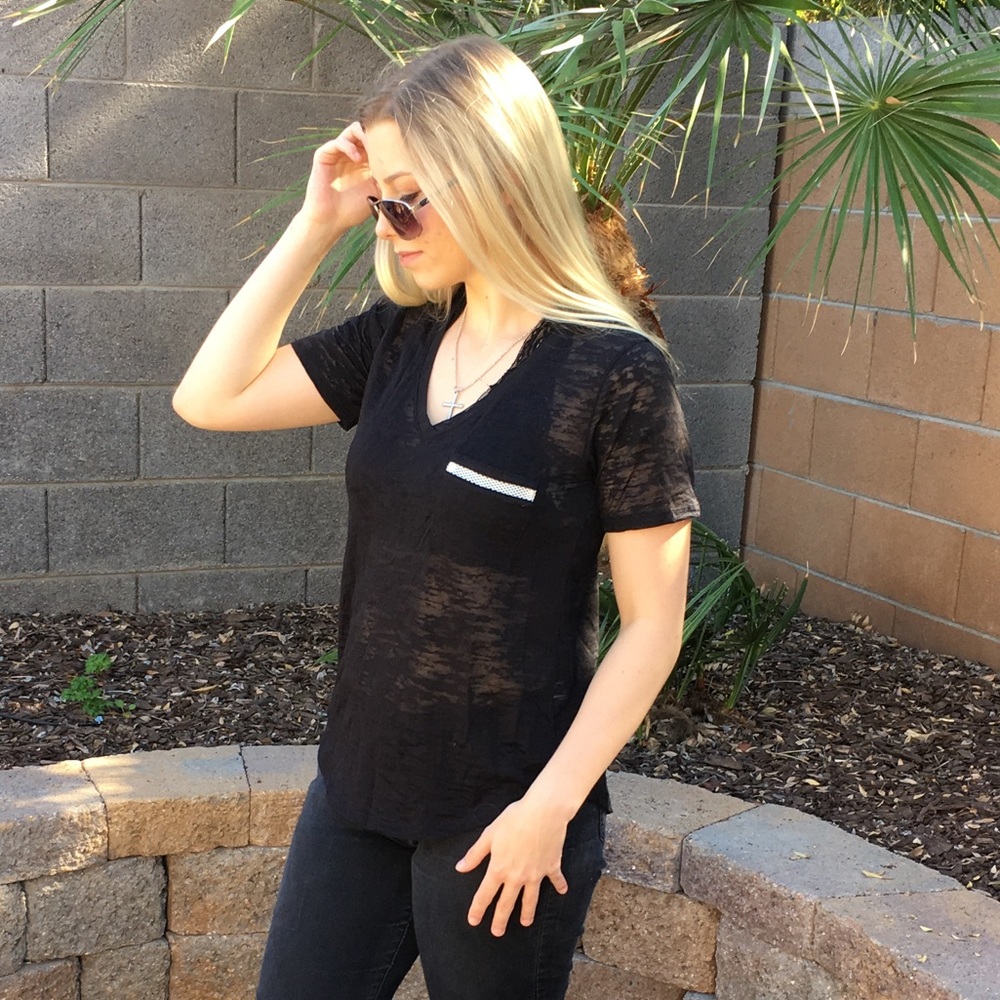Black pocket tee