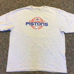 DETROIT PISTONS T SHIRT NEVER WORN