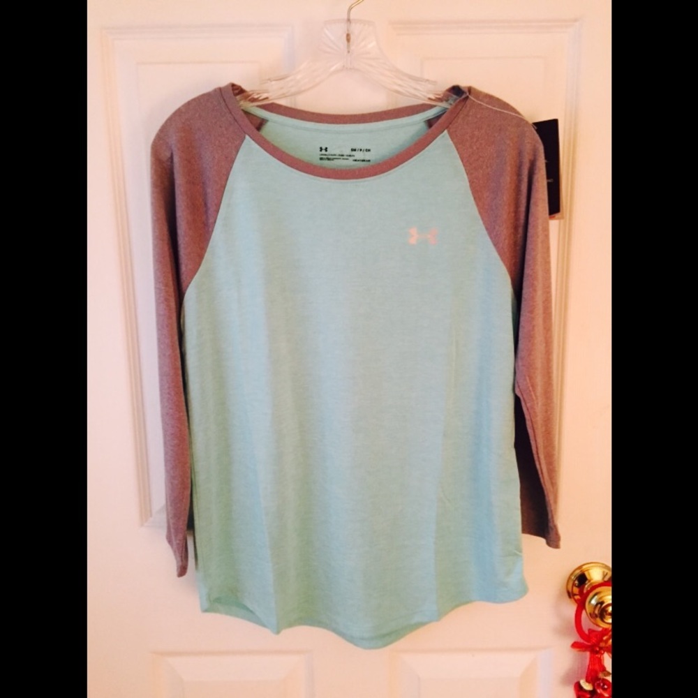 Under Armour HEATGEAR long sleeve top. NWT