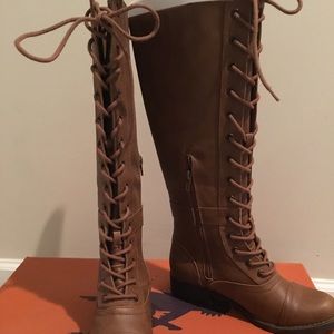 Granny boots size 7 never worn