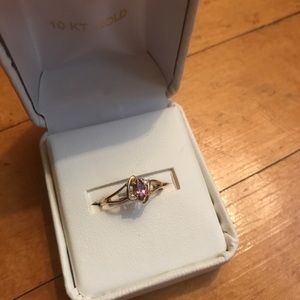 10KT Gold Amethyst Ring