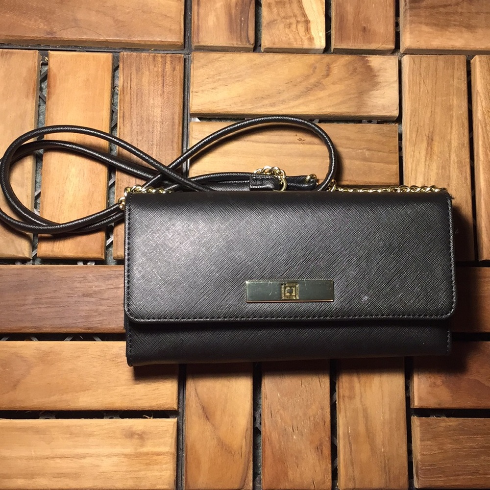 Liz Claiborne Black Leather Phone Charging Wallet