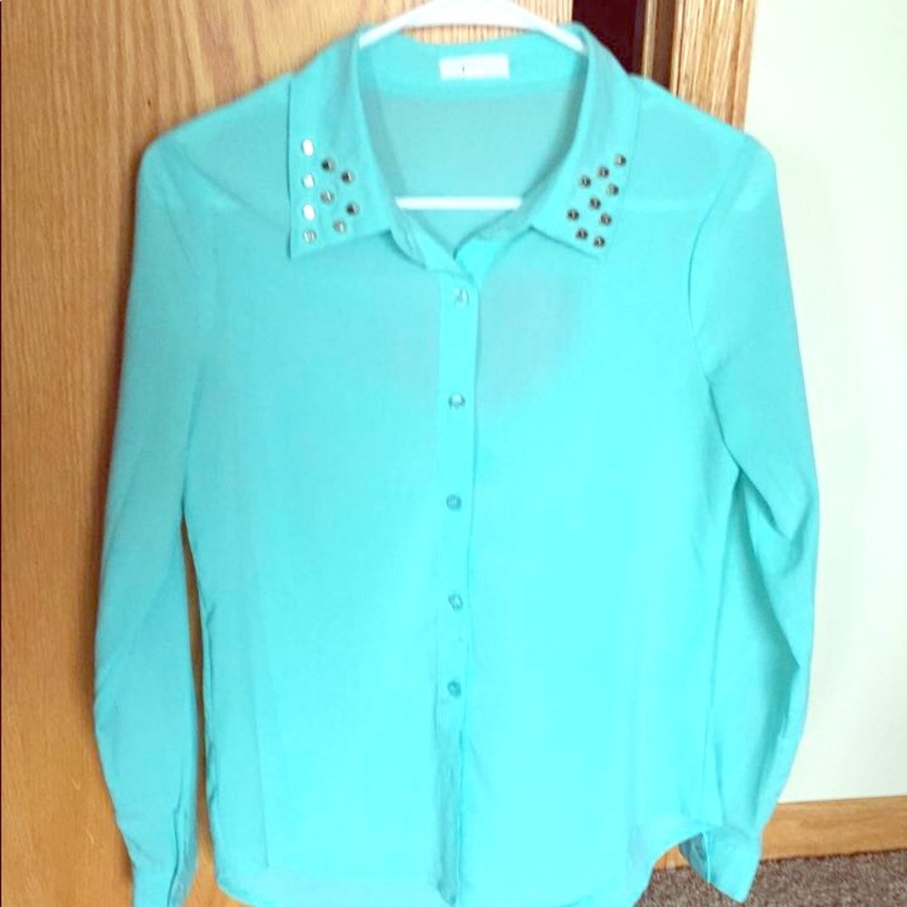 Long sleeve button up blouse with keyhole back