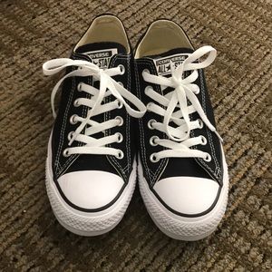 Black converse all star shoes wo’s size: 7.5 NWOT!